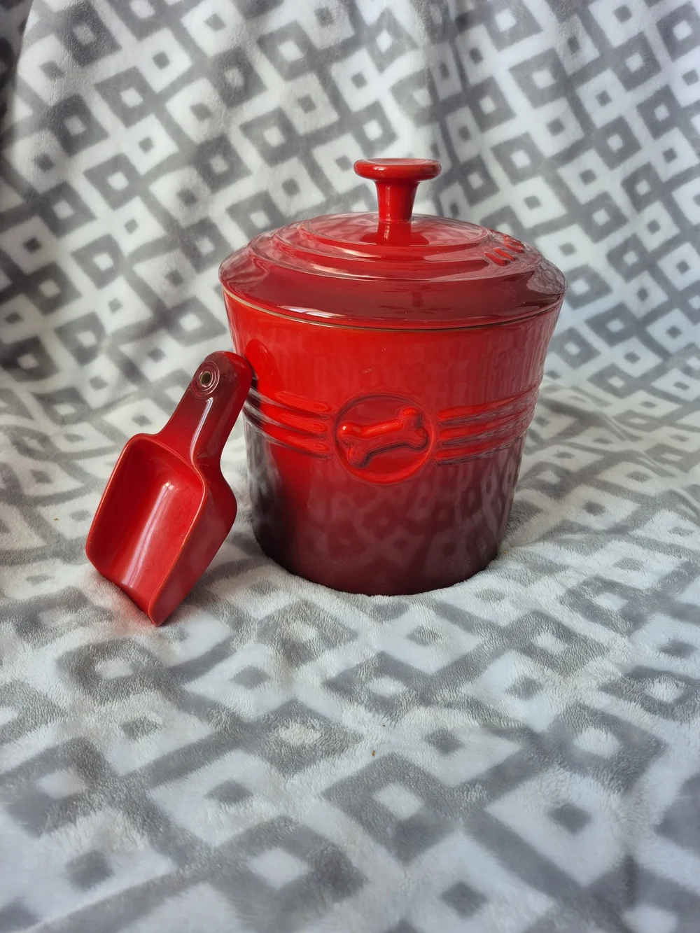 Le Creuset Red Stoneware Dog Food Jar - Cerise (Red)
